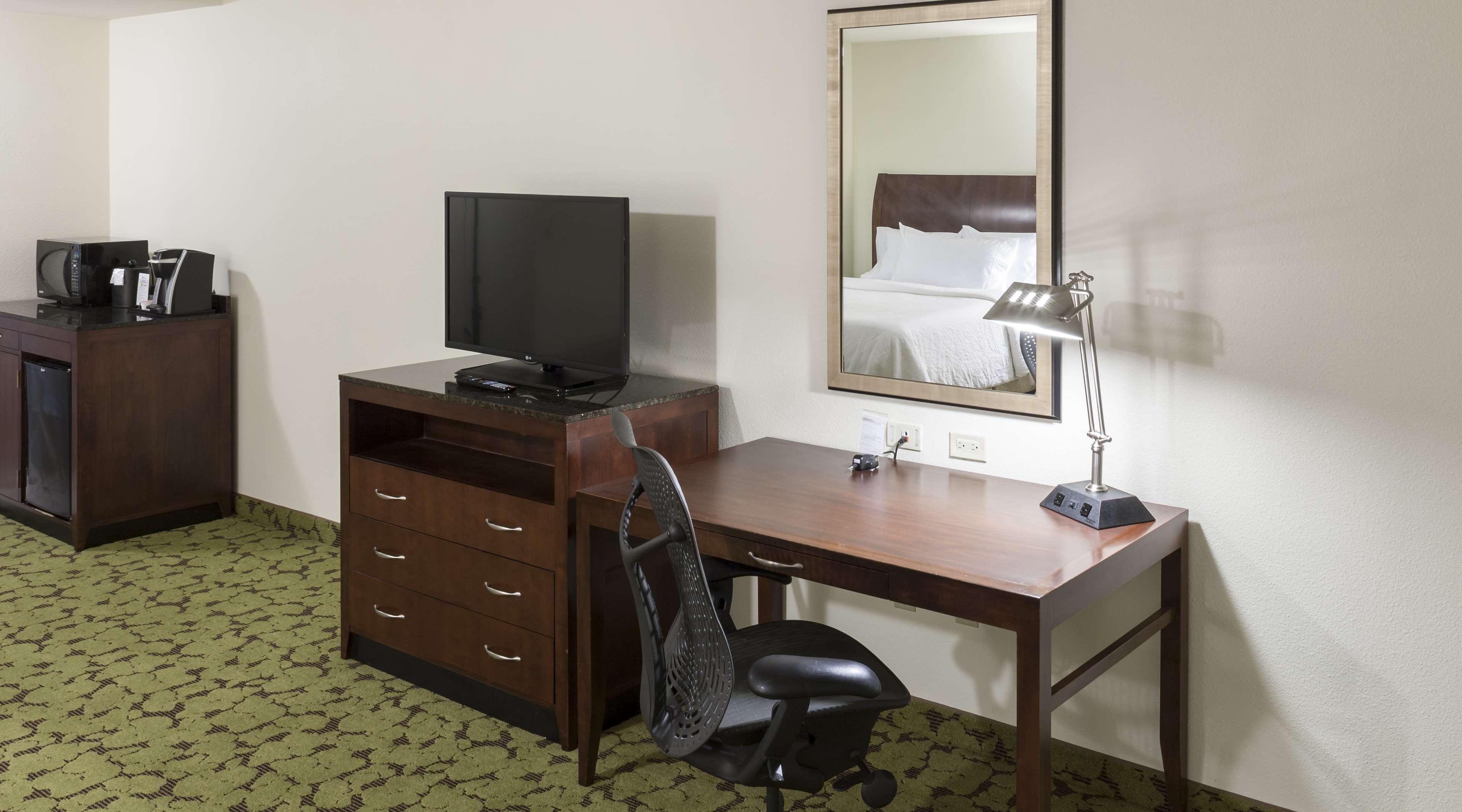 Hilton Garden Inn Dallas/Duncanville Bagian luar foto